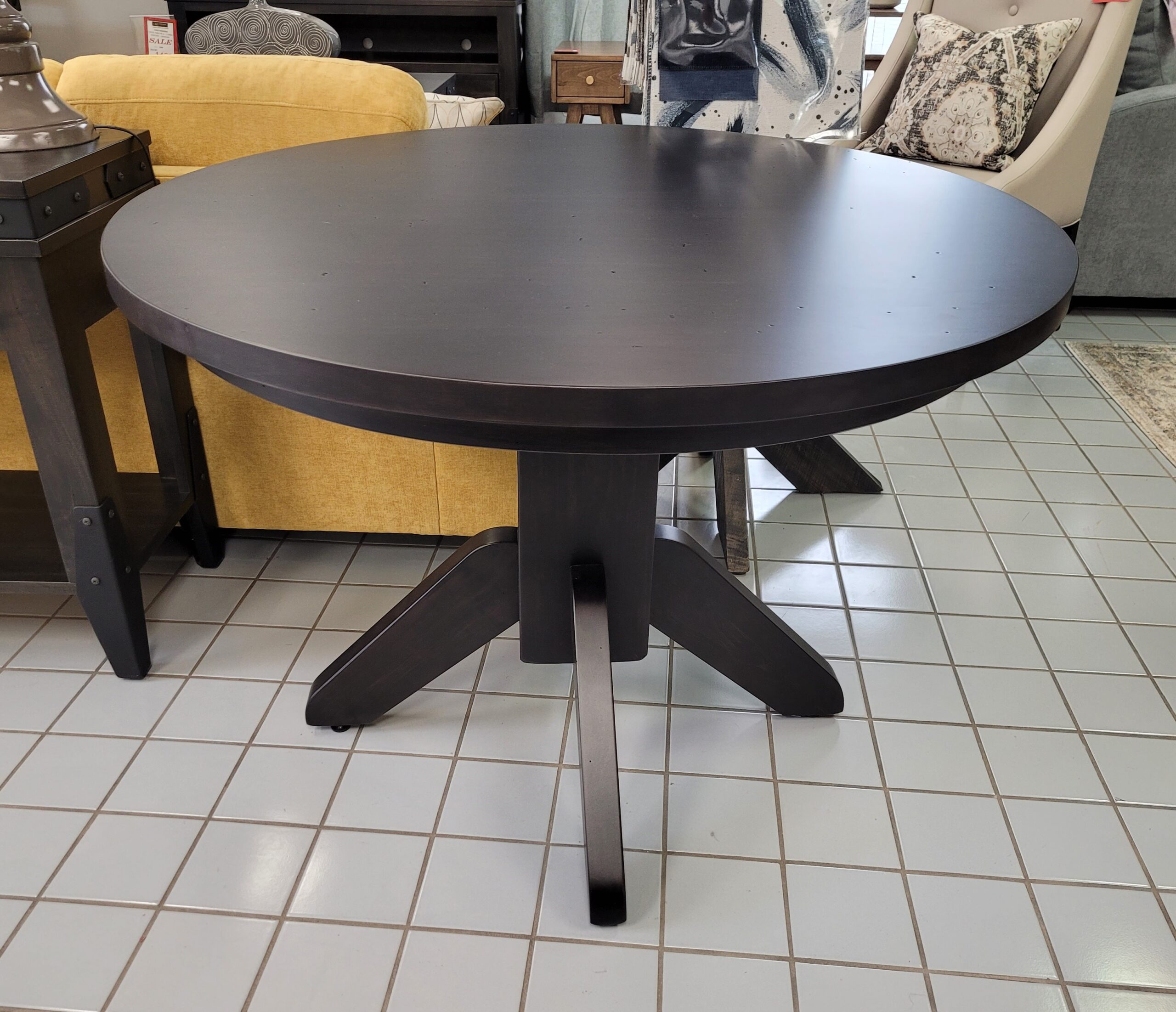 Vector 42" Round Table